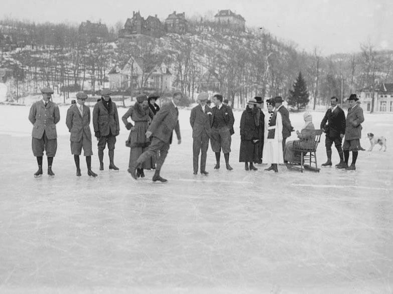 Ice-Skating-at-Tuxedo-Park.png