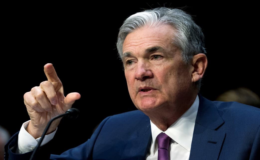 powell-finder-pointing.jpg
