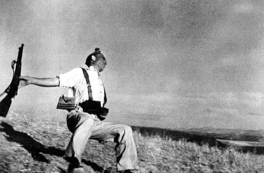 epsilon-theory-the-construction-of-robert-capa-december-22-2013-gun.jpg